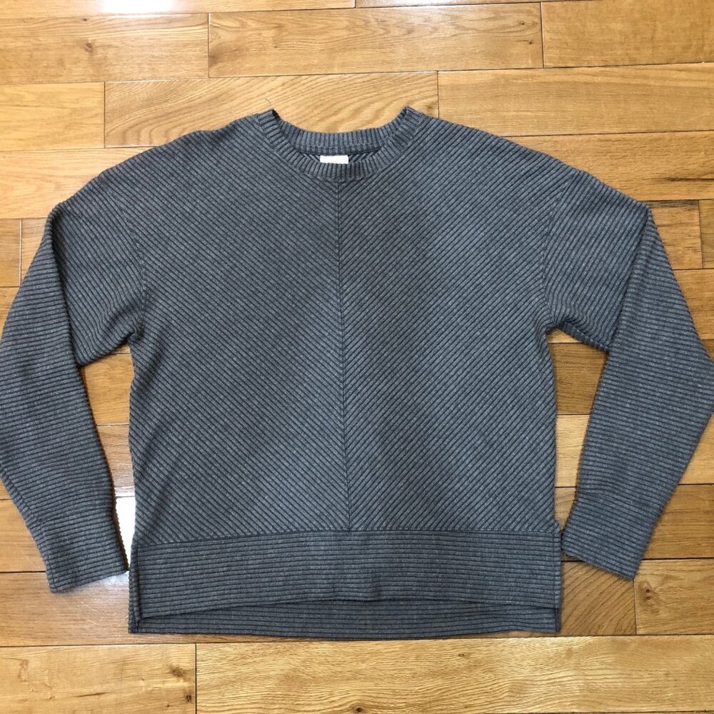 Freely Diagonal Patterned Crew neck Gray Sweater Size XS